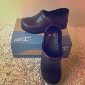 Dansko Prof. Charcoal Clogs- sz 42 worn once